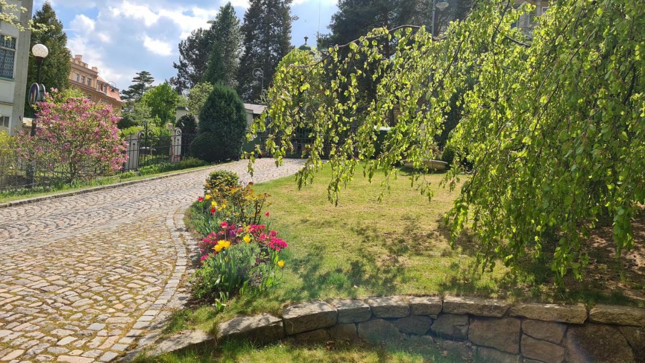 Apartmany Vila Liberty Karlsbad Exteriör bild
